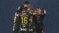 Jugadores de IDV celebran el gol de Mateo Carabal ante Flamengo.