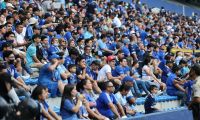 Hinchas de Emelec fueron atacados severamente en Paraguay por antisociales y se desconoce el motivo.